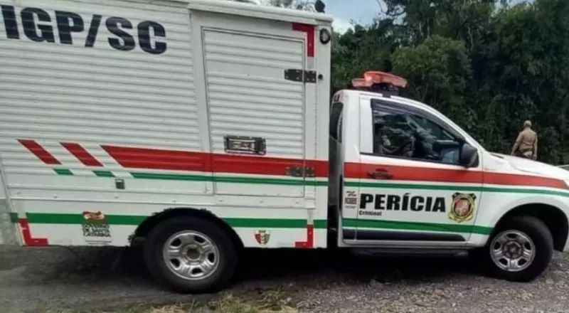 Moradores Desconfiam De Forte Odor E Encontram Corpo Dentro De Carro