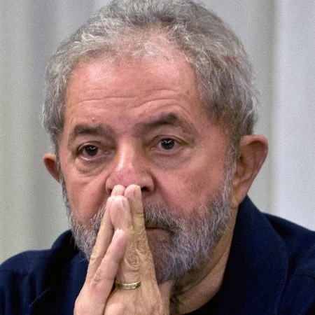 Viagem à China é adiada após Lula ser diagnosticado com pneumonia