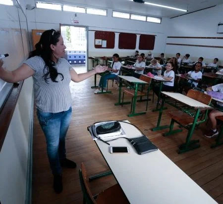 Prefeitura de Florianópolis reajusta piso salarial dos professores