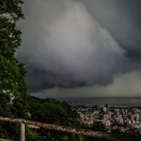 Defesa Civil emite novo alerta para temporais em SC nas próximas horas