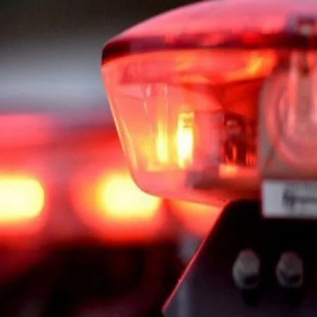 Violência em SC: Mulher é esfaqueada por três homens em tentativa de feminicídio
