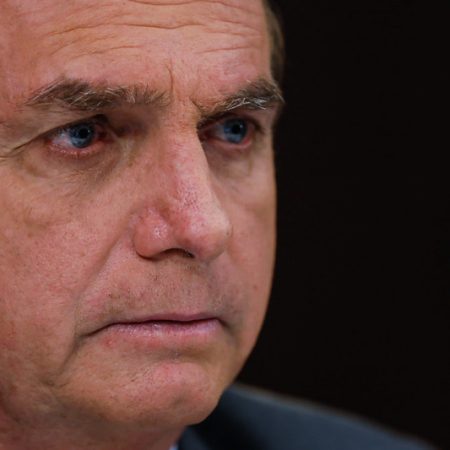 Ex-presidente Bolsonaro anuncia que retornará ao para o Brasil