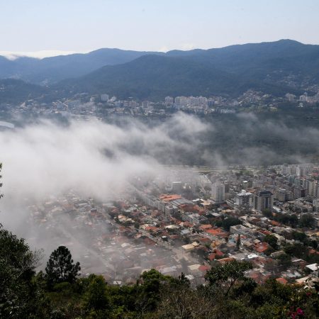 Litoral de Santa Catarina pode começar semana com nevoeiro