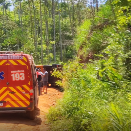 Idoso perde controle da direção e sua filha morre após veículo capotar