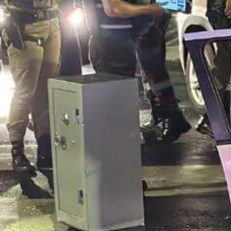 Criminosos levam cofre e causam caos em Blumenau durante assalto