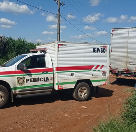 Homem morto em rua de acesso a bairro de cidade de SC é identificado