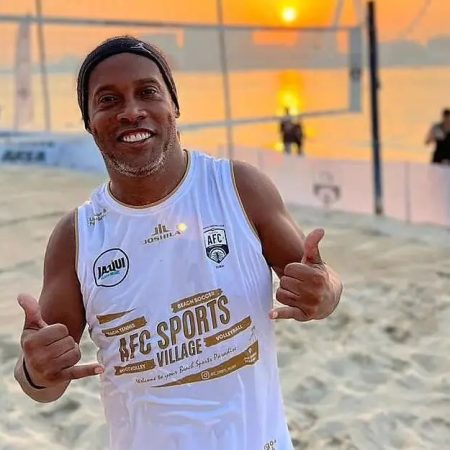 Praia alargada em Florianópolis será inaugurada por Ronaldinho Gaúcho