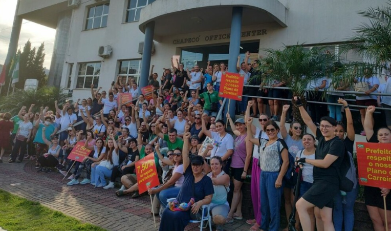 chapecó greve servidores públicos
