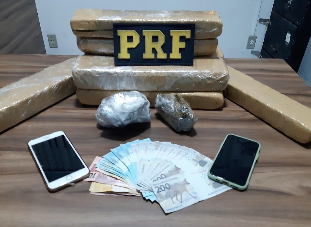 Casal é detido com carga de maconha após tentativa de fuga na BR-101