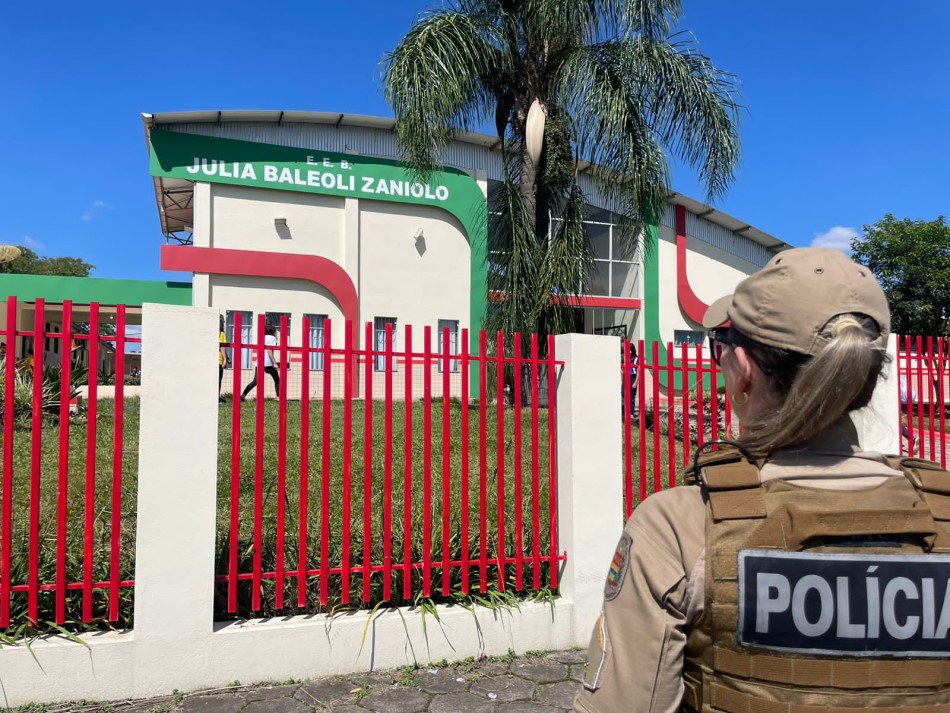 segurança pm escolas