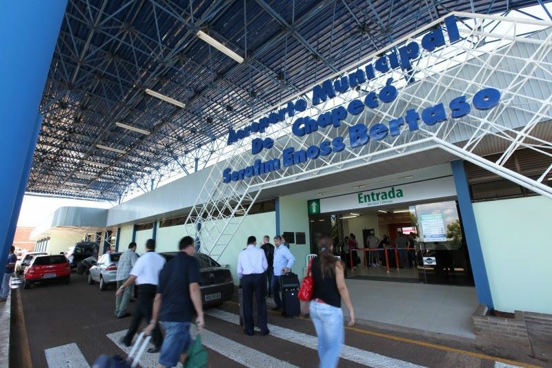 Homem é detido com carregador de arma e munição em aeroporto de SC