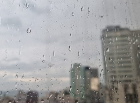 Frente fria se aproxima de SC e deve trazer tempestades