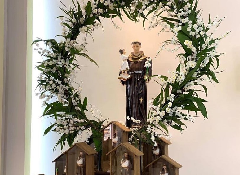 Imagem mostra Santo Antonio