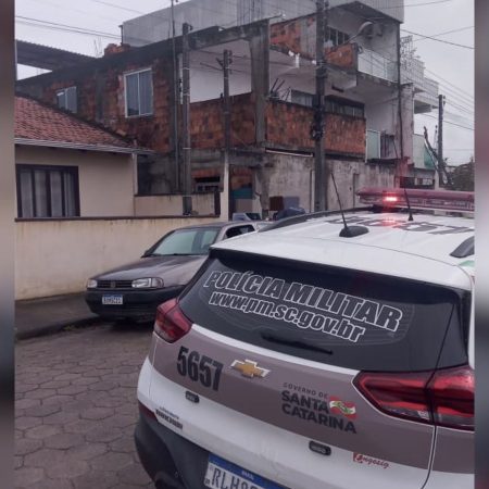 Funcionário da assistência social descobre idoso morto em residência