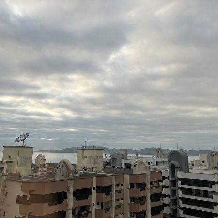 Inverno atípico em SC: Semana traz sol, nuvens e chuvas isoladas