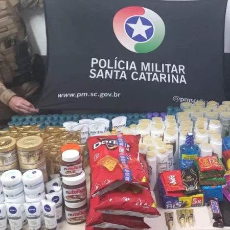 Furto de R$ 5 mil: PM prende dupla que levou de chocolates a camisinhas
