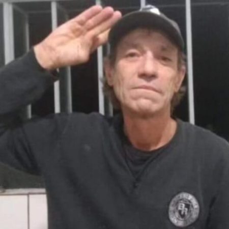 Passageiro de moto cai e morre atropelado na BR-470