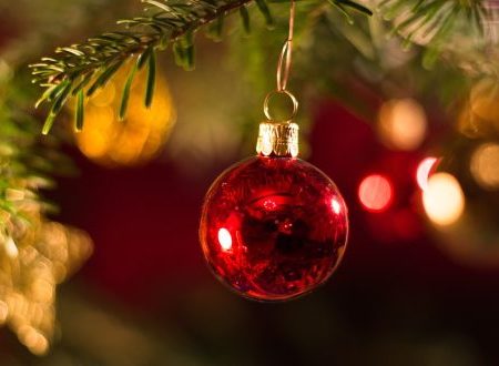 Estrutura de Natal cai e acerta três pedestres em Florianópolis